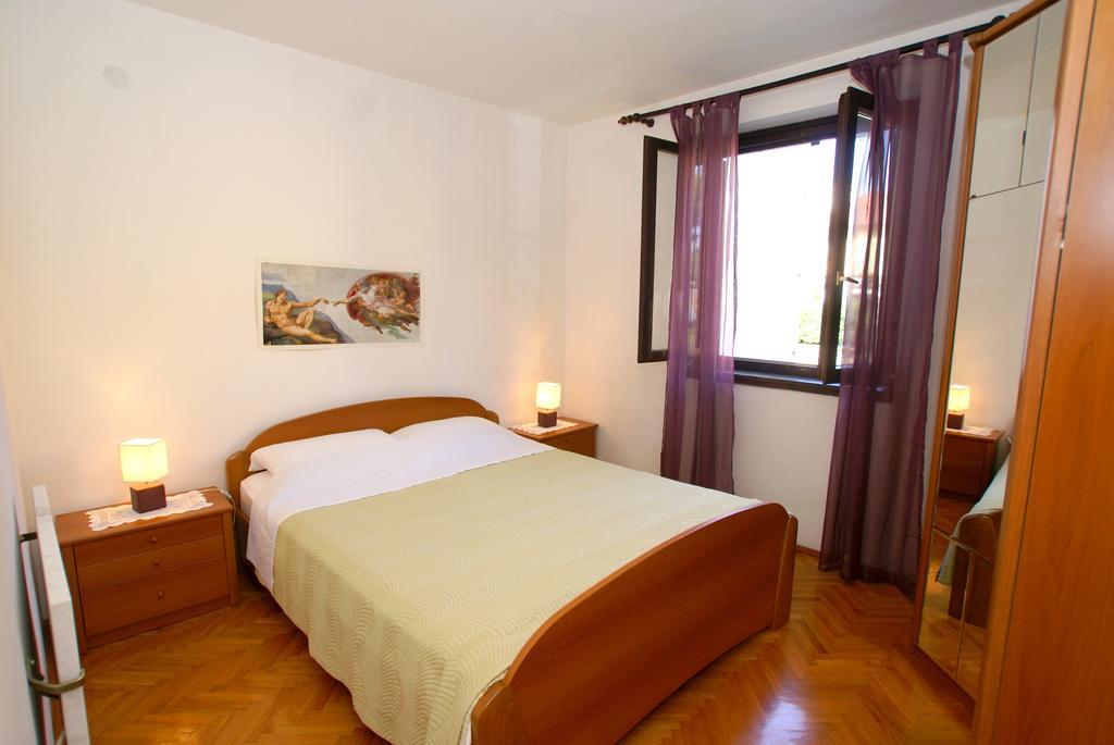 Apartment Ana 1 Malinska Pokoj fotografie